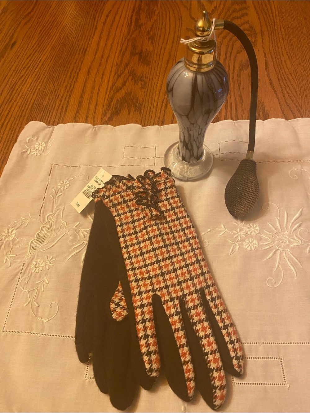 Talbots Women's Houndstooth Ruffled Gloves NWT